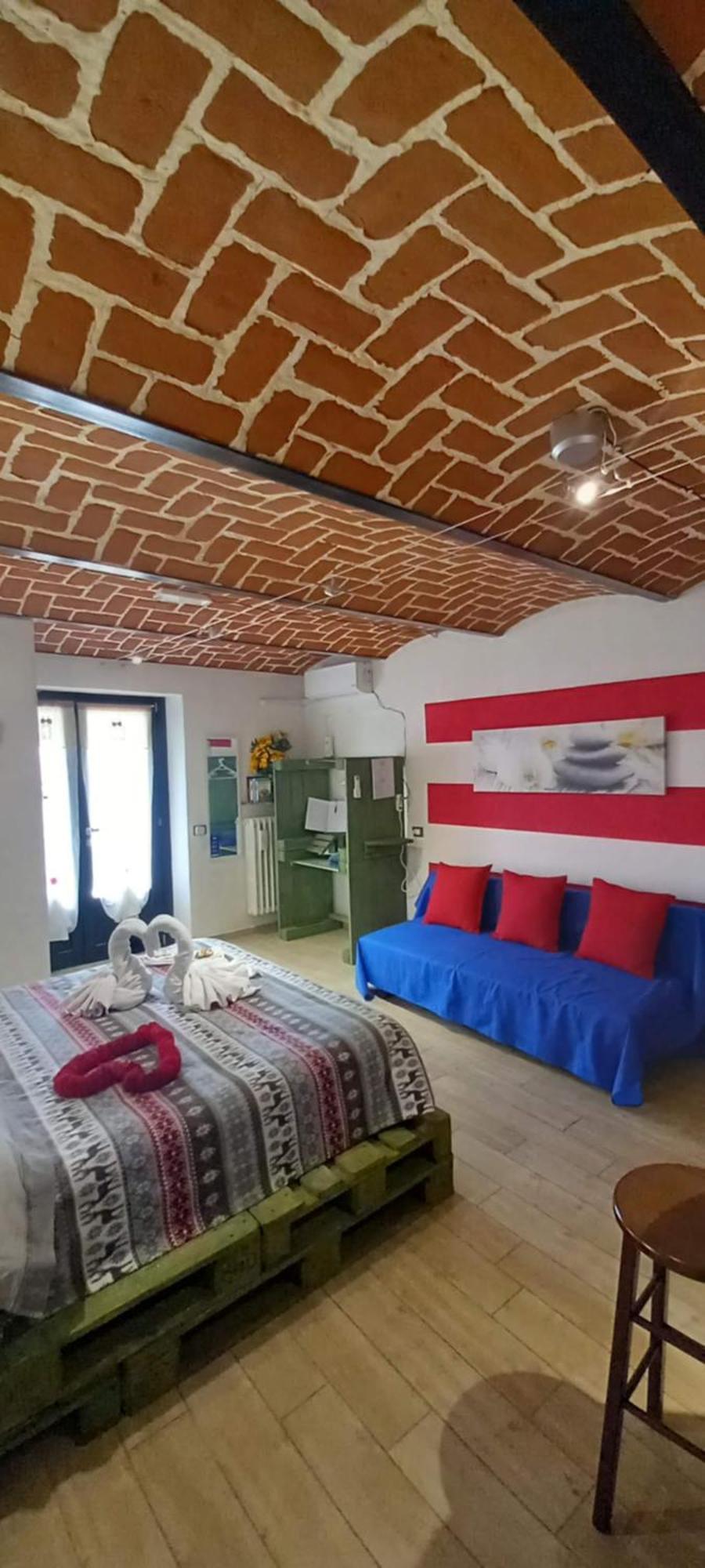 Casa Appartamento Vacanze La Fermata Delle Rondini Castello di Annone Zewnętrze zdjęcie