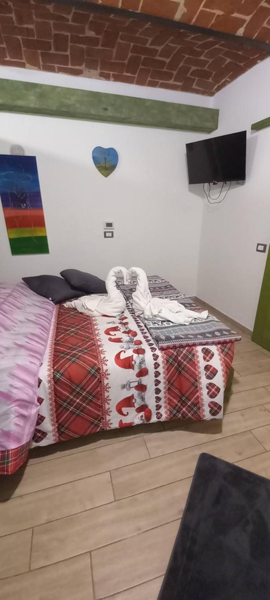 Casa Appartamento Vacanze La Fermata Delle Rondini Castello di Annone Zewnętrze zdjęcie